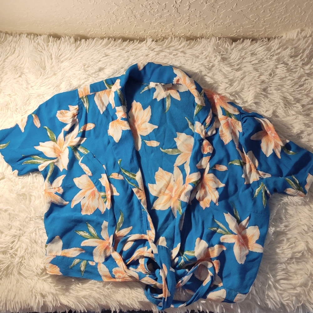 Forever 21  Short Sleeve Tropical/Floral Crop Top